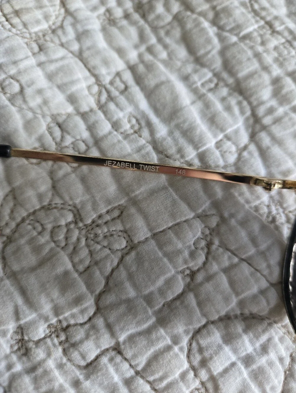 Quay Jezabell Twist Sunglasses